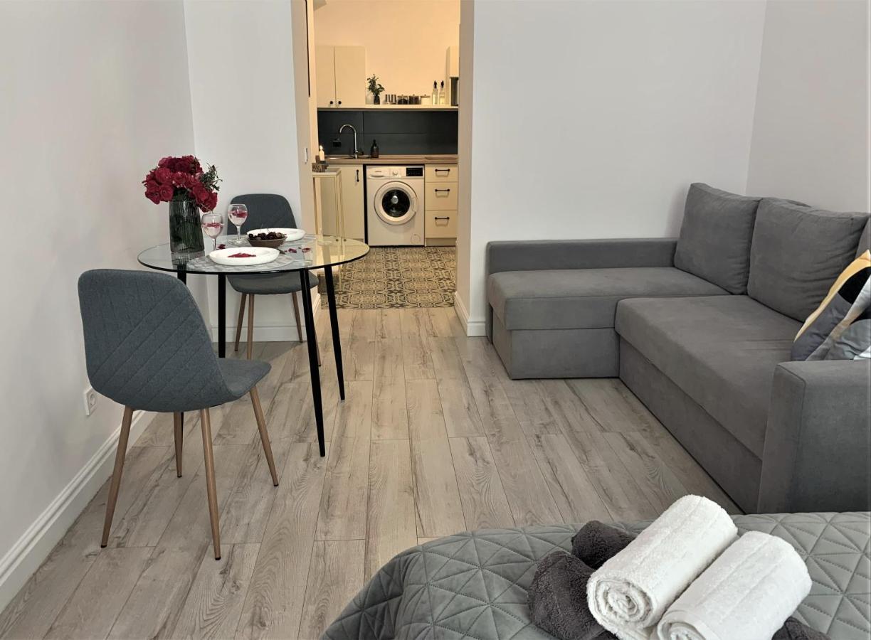 Iris Apartment On Popovich Lviv Exterior photo