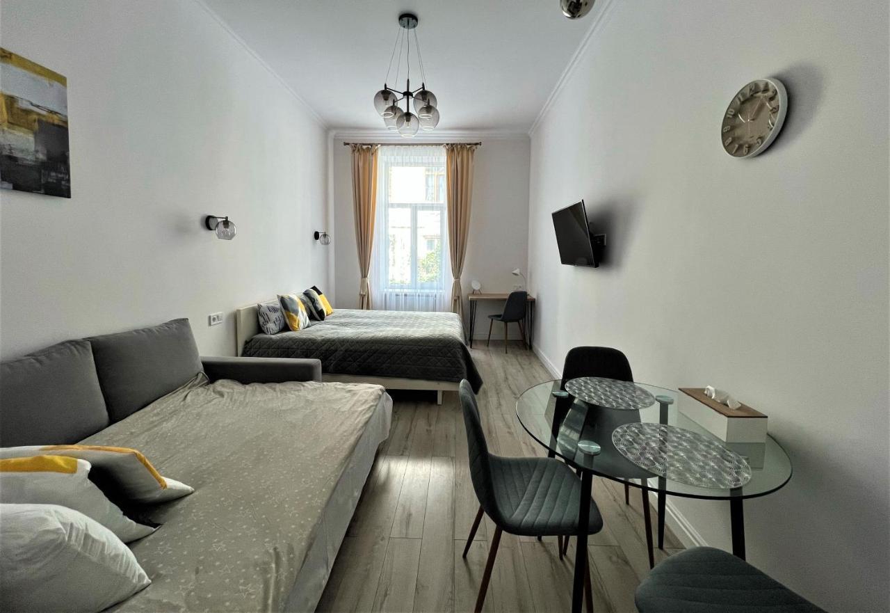Iris Apartment On Popovich Lviv Exterior photo